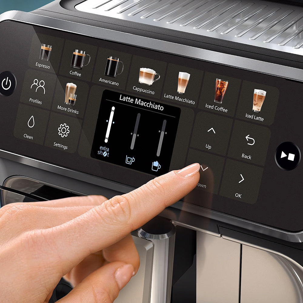 Kaffeevollautomat SilentBrew Serie 5500 EP5547/90 LatteGo 20 Kaffeespezialitäten (heiß oder eisgekühlt) - Schwarz verchromt